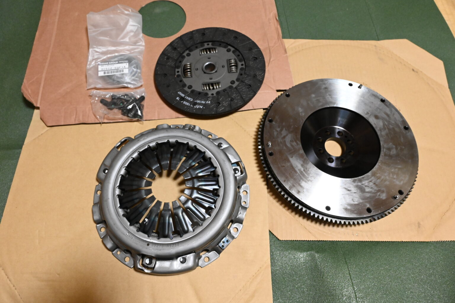 10万km走った純正クラッチをNISMOのクラッチ&軽量フライホイールに交換【フェアレディZ33】 tstyle